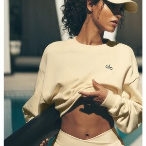 ALO Yoga Women's Light Cream Sweatshirt